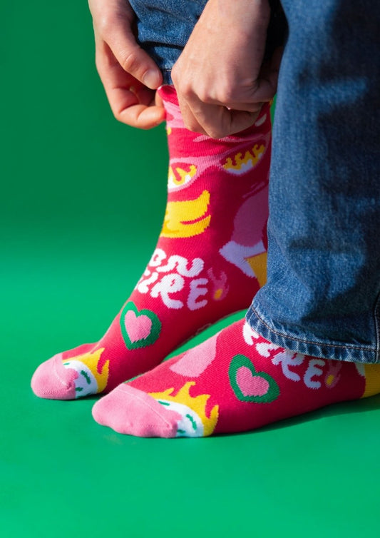 Chaussettes artiste On Fire fuchsia — Laura Deleuze — fabriquées en Limousin — Quanaille