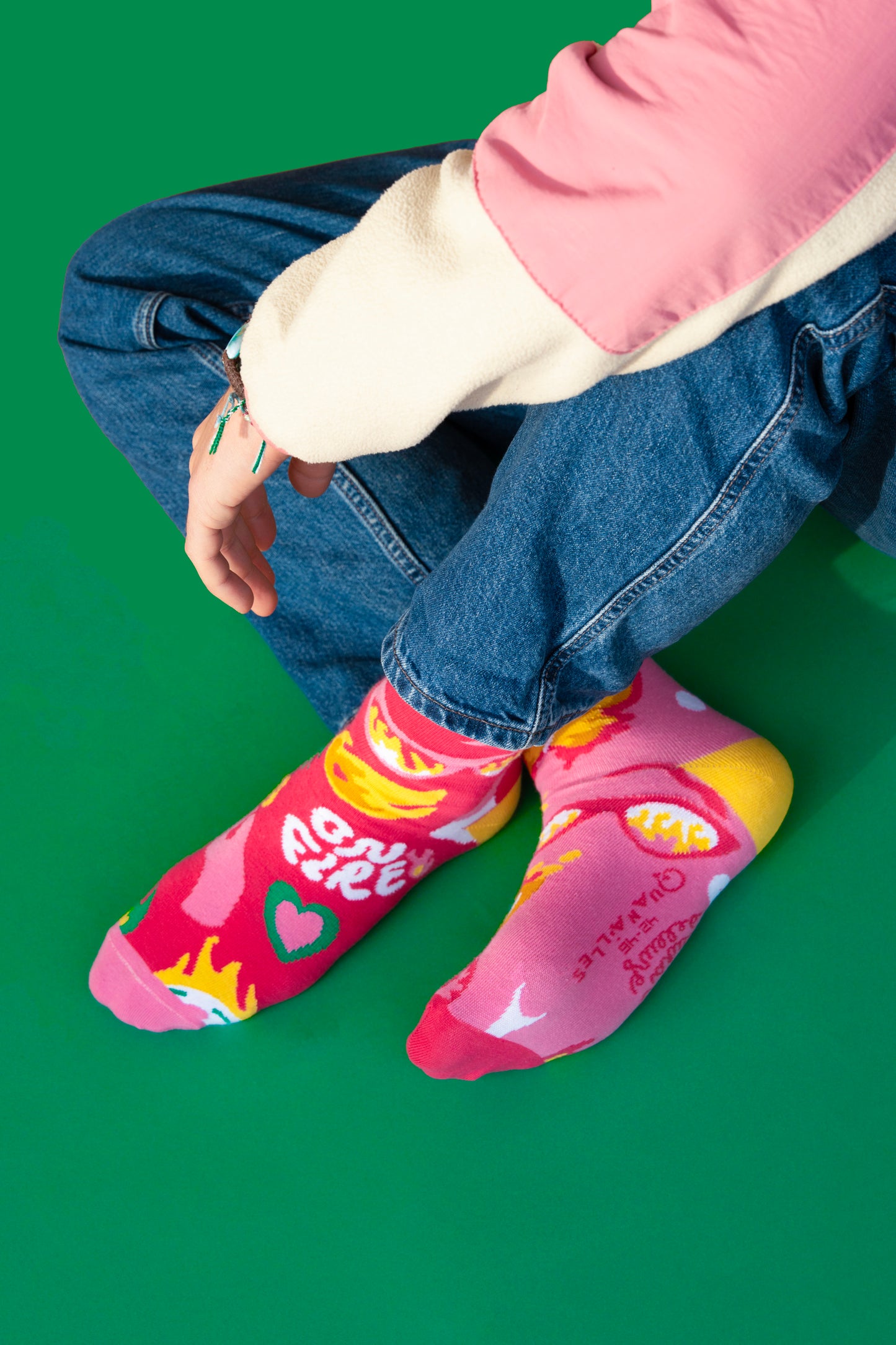 Laura Deleuze | Paire de chaussettes dépareillées "On Fire" Rose & Fuchsia